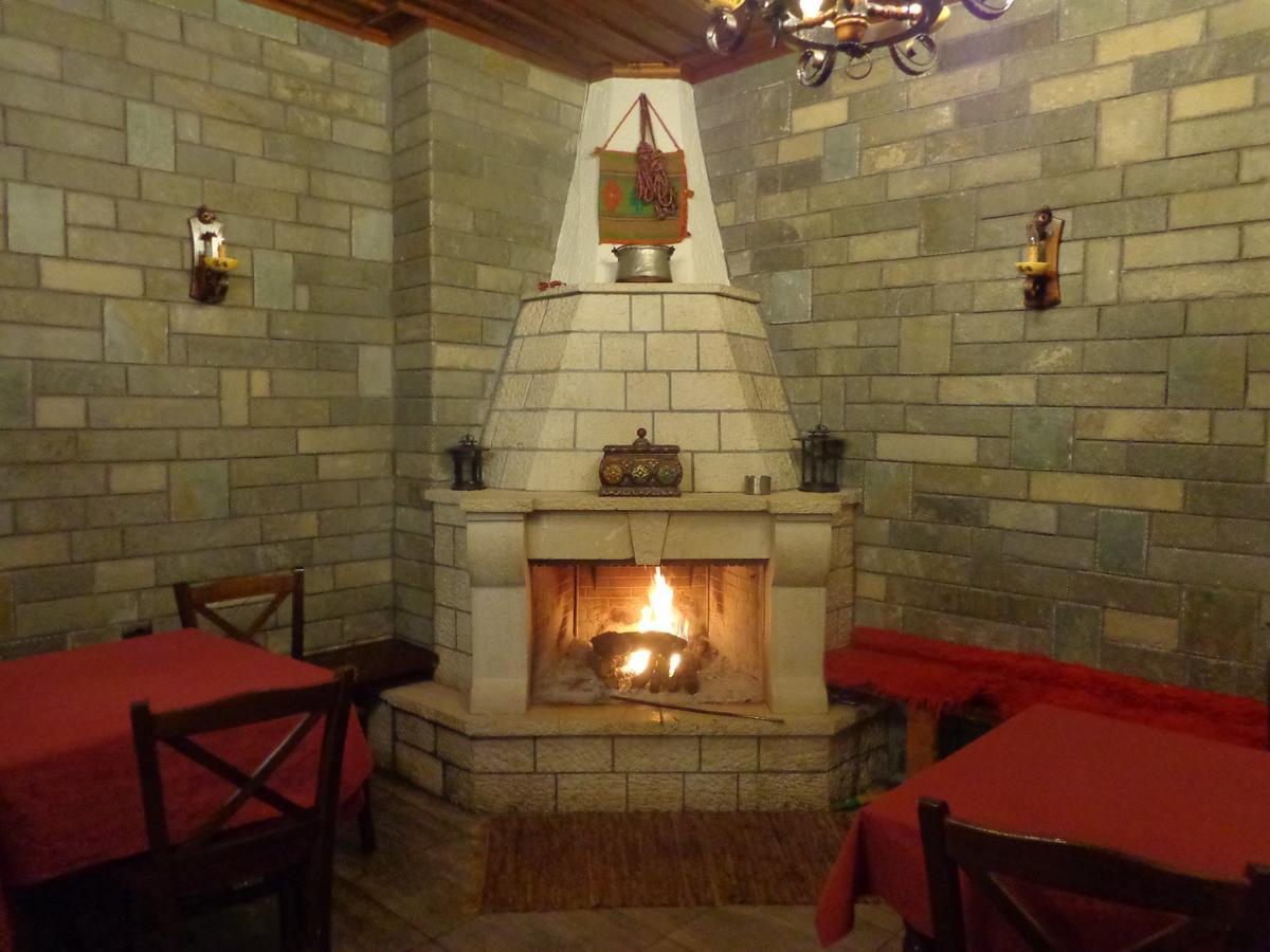Alonaki Guesthouse Plátanos エクステリア 写真