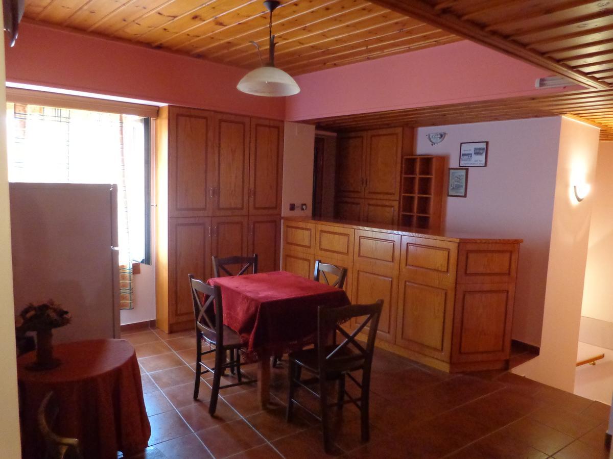 Alonaki Guesthouse Plátanos エクステリア 写真