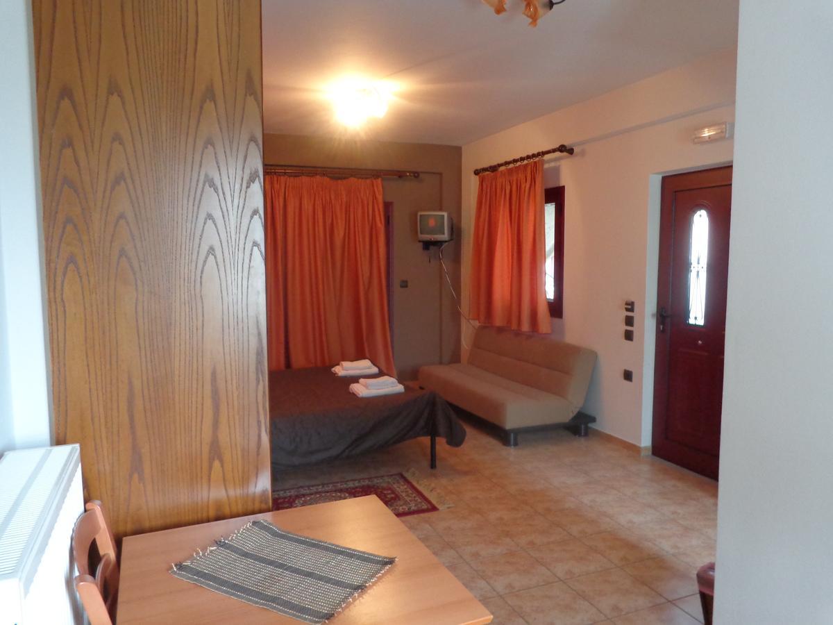 Alonaki Guesthouse Plátanos エクステリア 写真