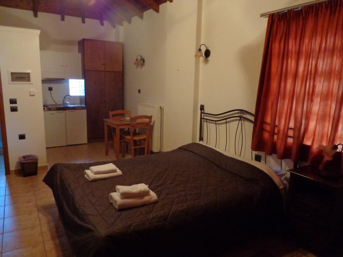 Alonaki Guesthouse Plátanos エクステリア 写真
