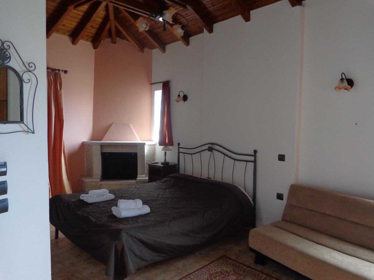 Alonaki Guesthouse Plátanos エクステリア 写真