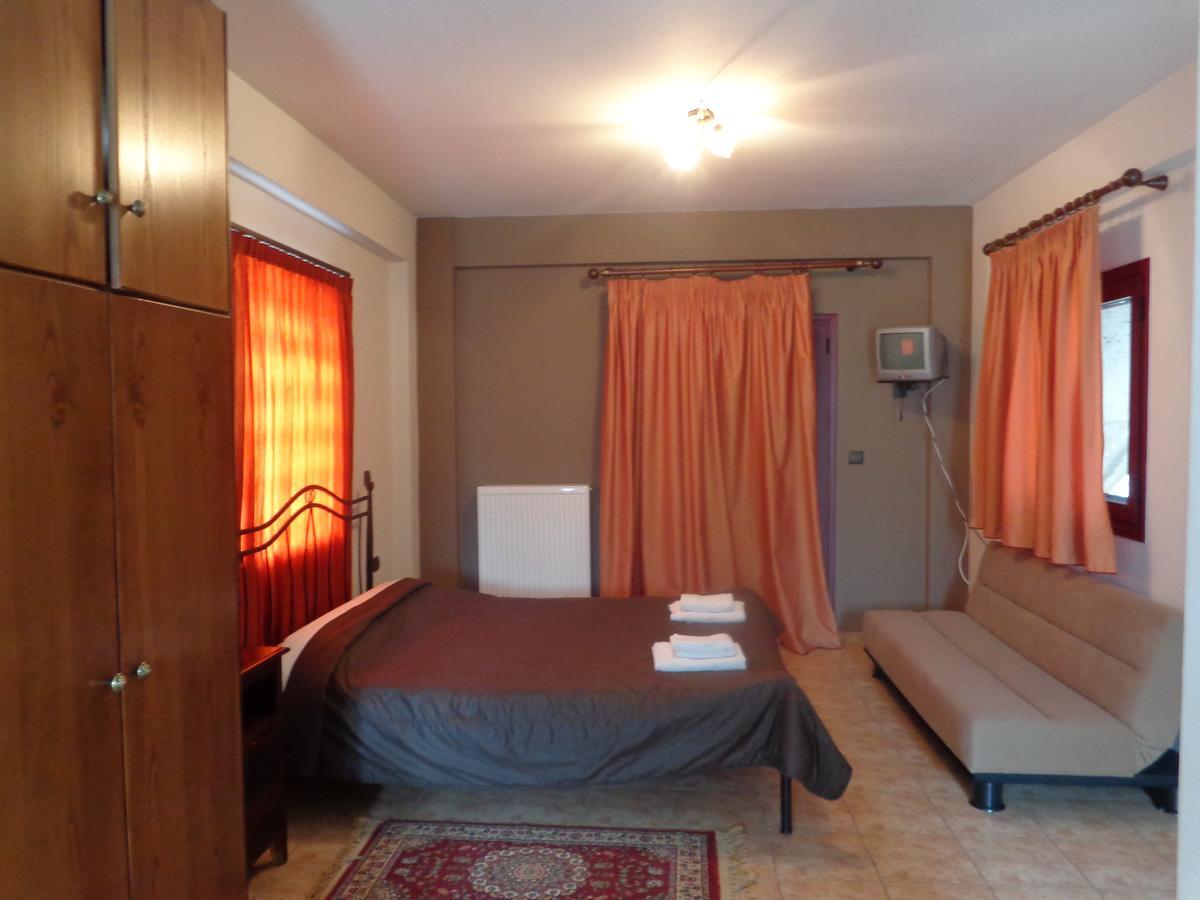 Alonaki Guesthouse Plátanos エクステリア 写真