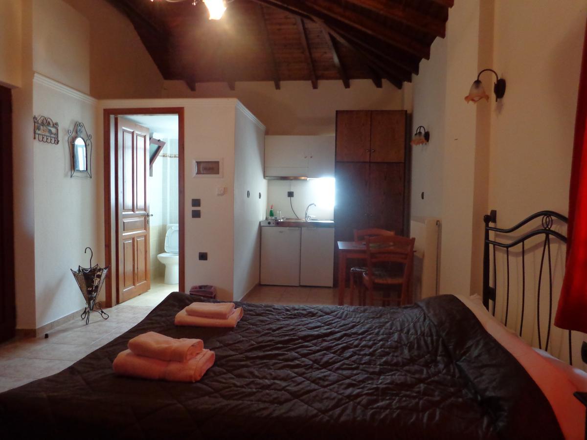 Alonaki Guesthouse Plátanos エクステリア 写真