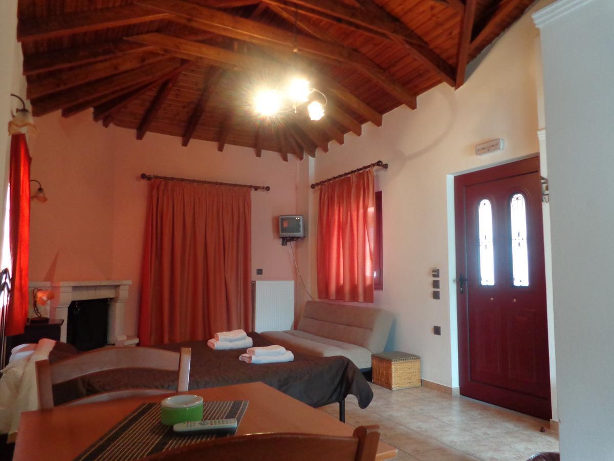 Alonaki Guesthouse Plátanos エクステリア 写真